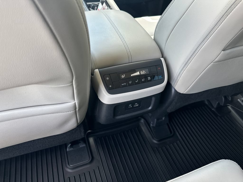 Used 2023 Nissan Pathfinder SL AWD/4WD image 33