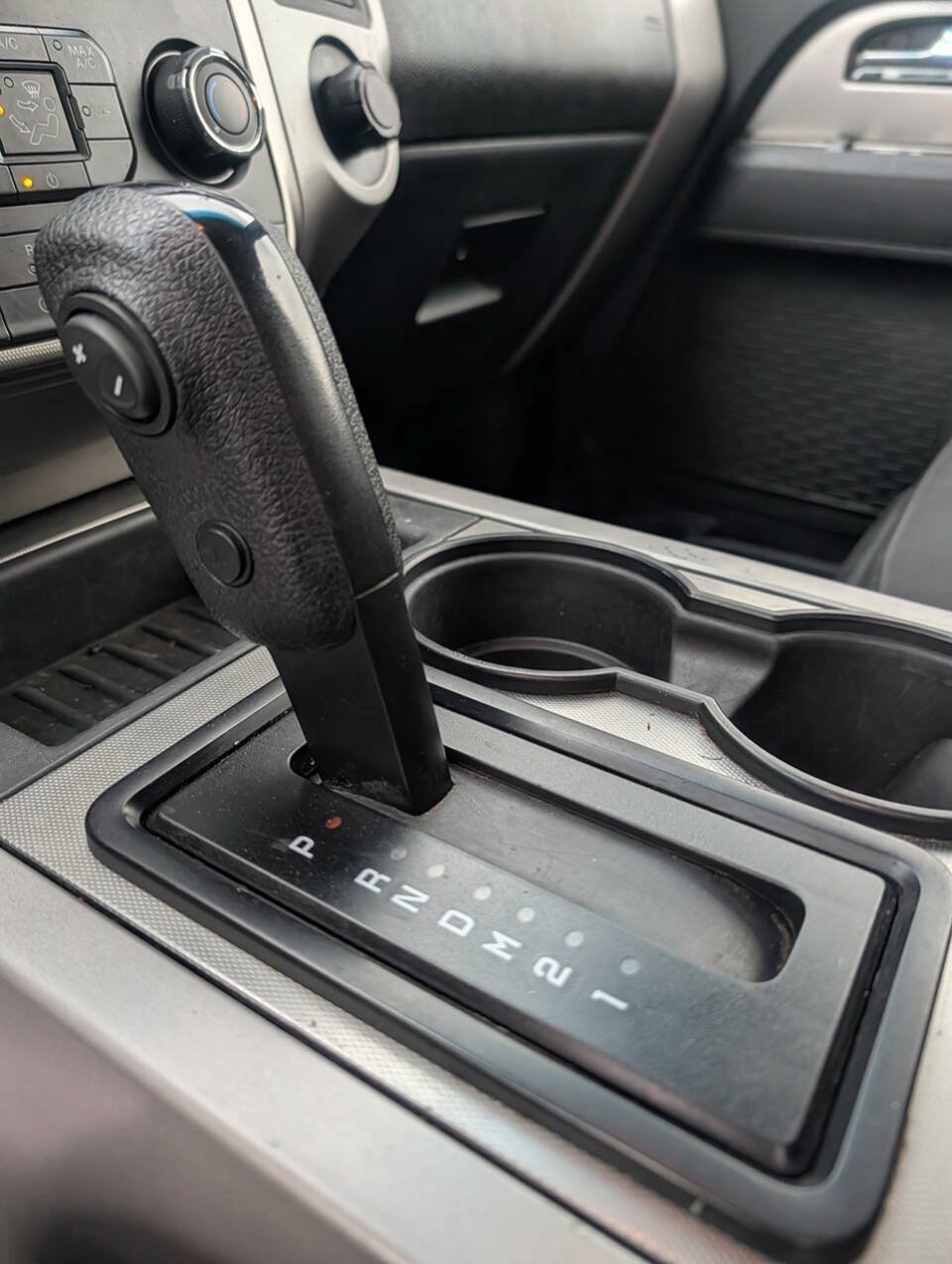 Used 2017 Ford Expedition XLT AWD/4WD image 18