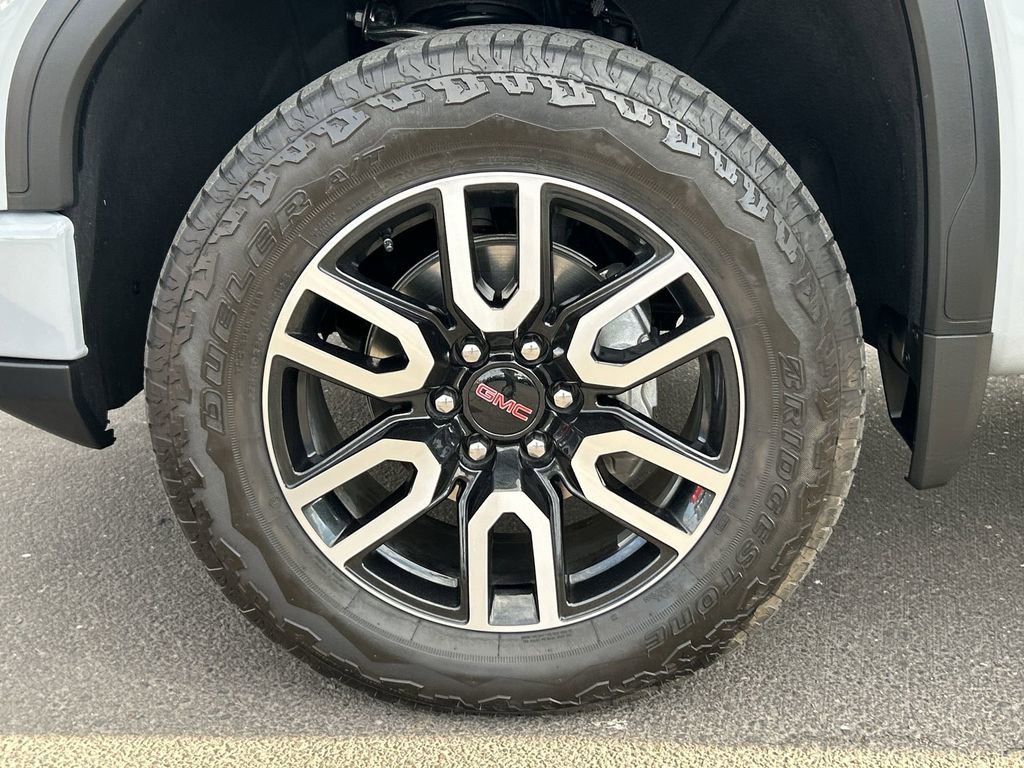 Used 2025 GMC Sierra 1500 AT4 w/ Technology Package AWD/4WD image 33