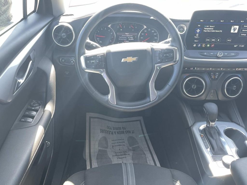 Used 2025 Chevrolet Blazer LT w/ Convenience Package FWD image 14