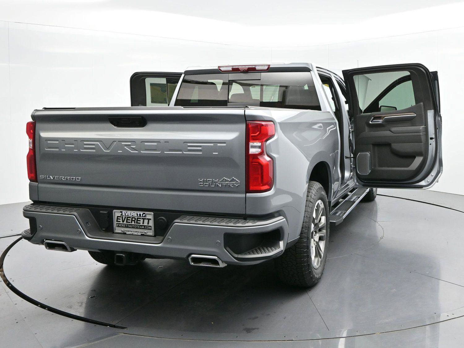 Used 2025 Chevrolet Silverado 1500 High Country w/ Technology Package AWD/4WD image 44