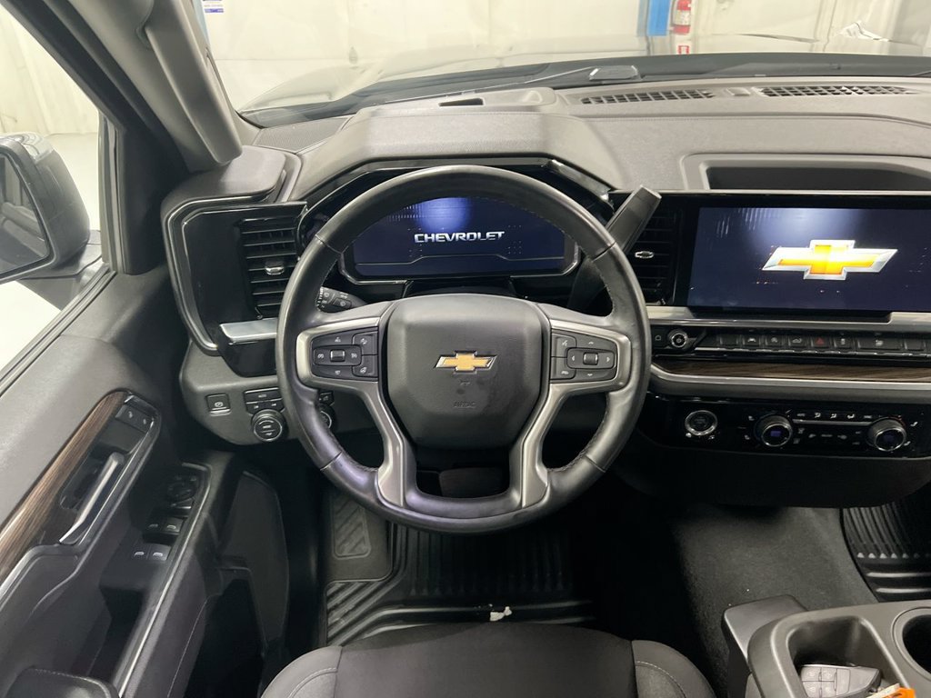 Used 2023 Chevrolet Silverado 1500 LT AWD/4WD image 11