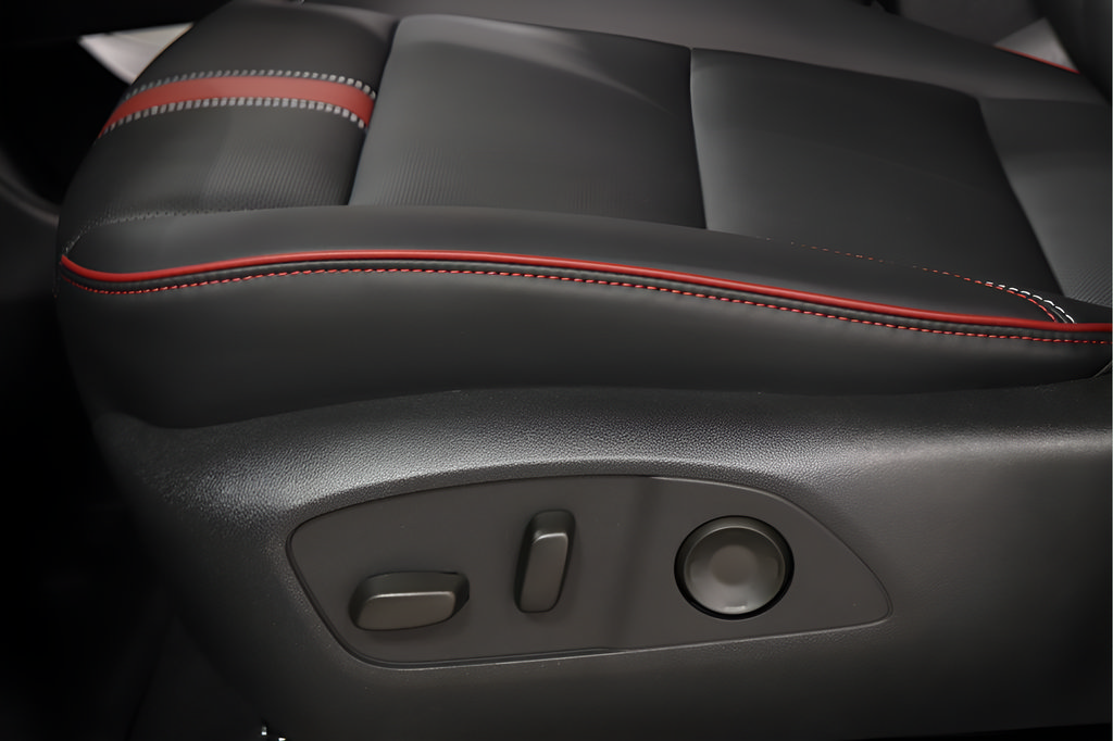 New 2027 Chevrolet Traverse RS w/ LPO, Floor Liner Package AWD/4WD image 21