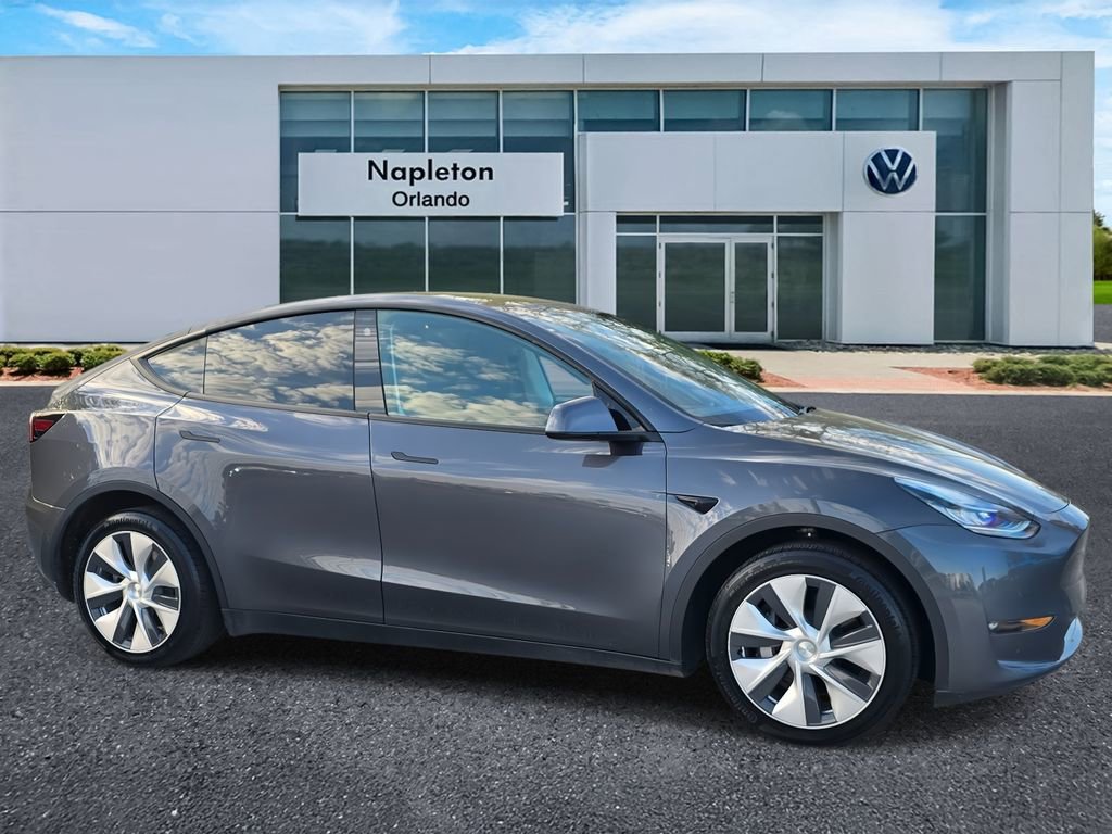 Used 2022 Tesla Model Y Long Range image 3