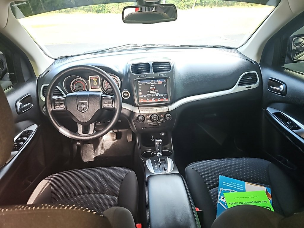 Used 2019 Dodge Journey SE image 21