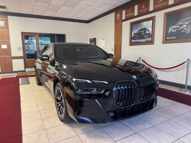 Used 2025 BMW i7 xDrive60 AWD/4WD image 3