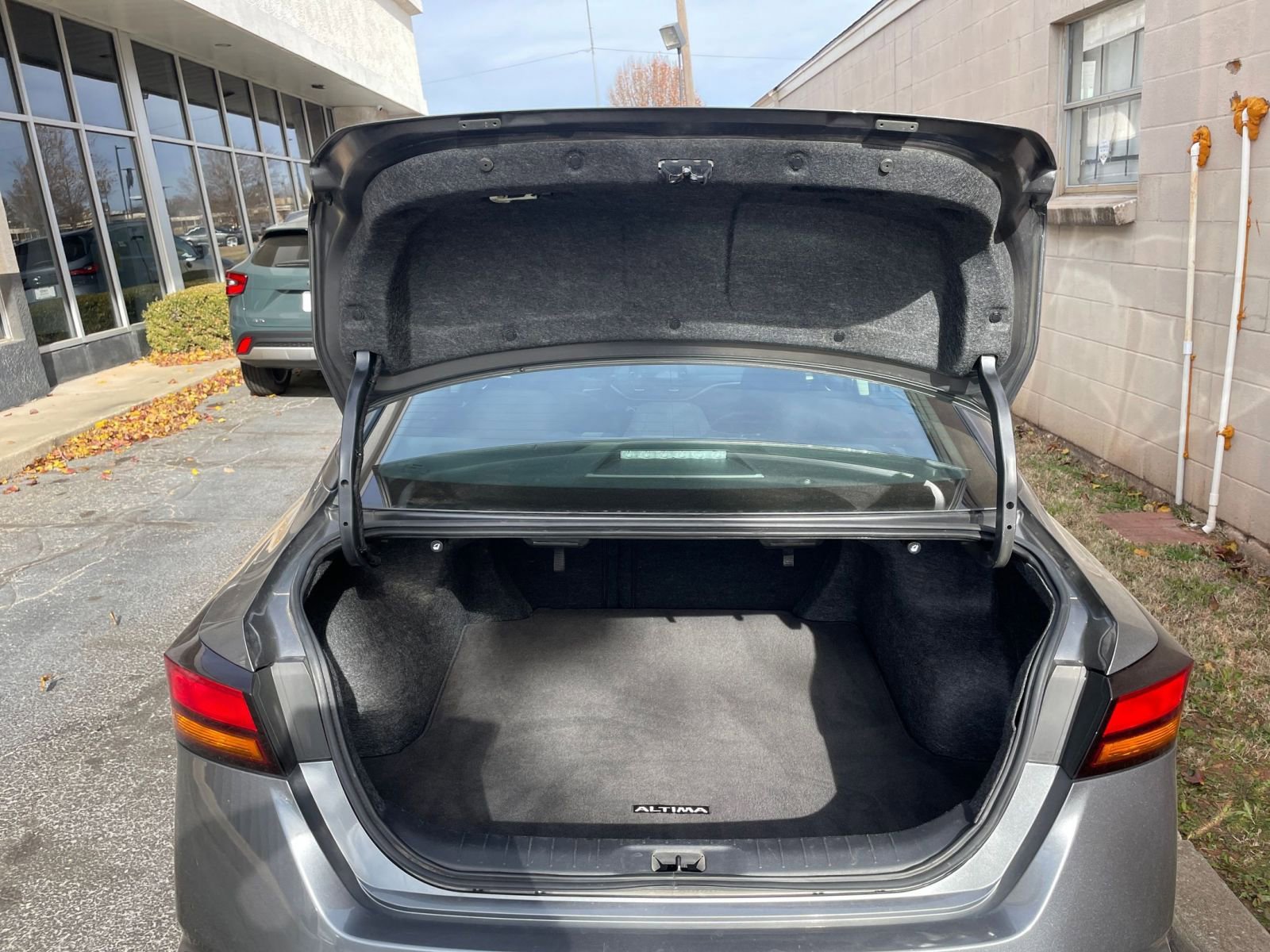 Used 2025 Nissan Altima 2.5 SV image 30