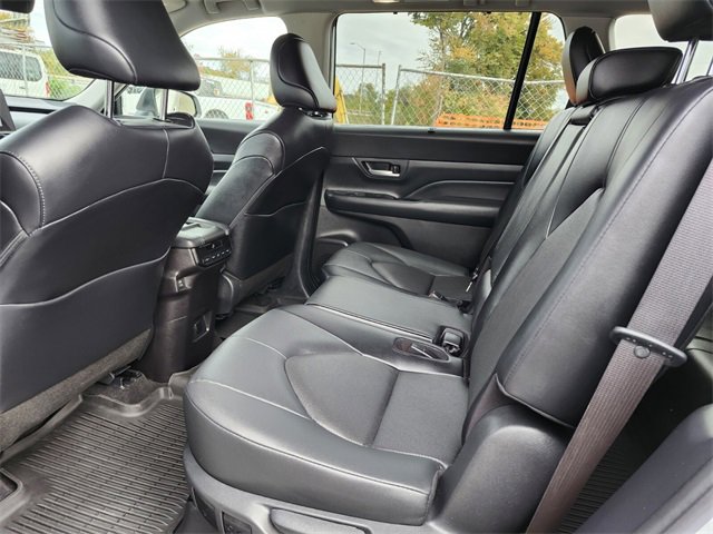 Used 2024 Toyota Grand Highlander XLE image 16