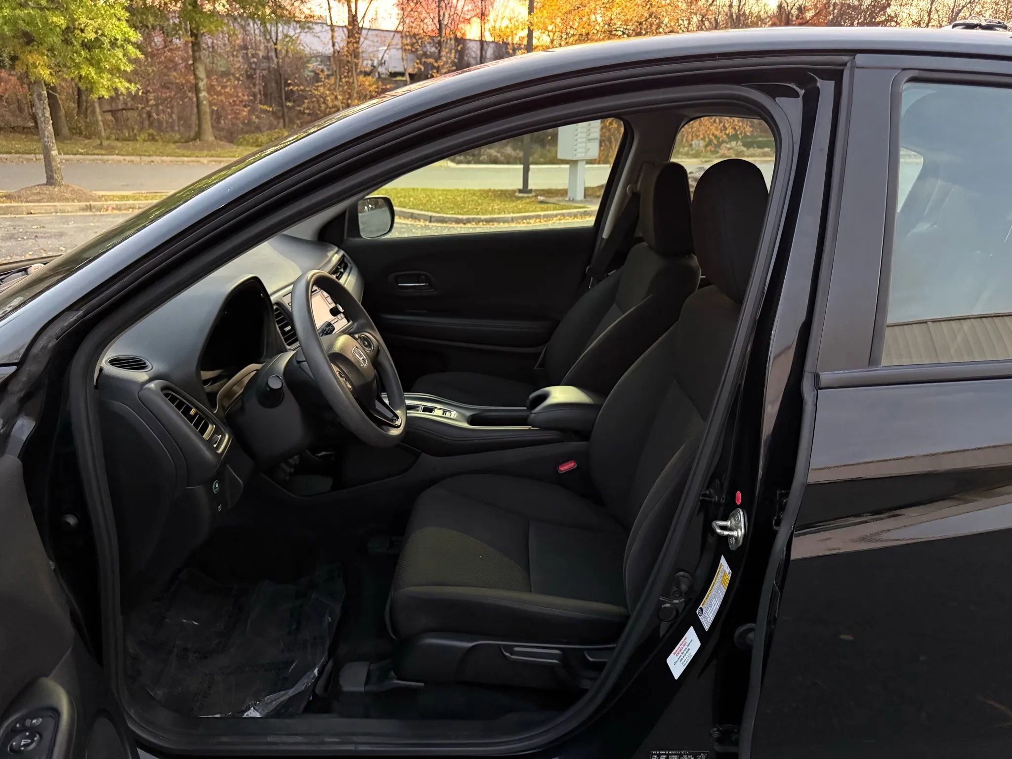 Used 2017 Honda HR-V LX image 6