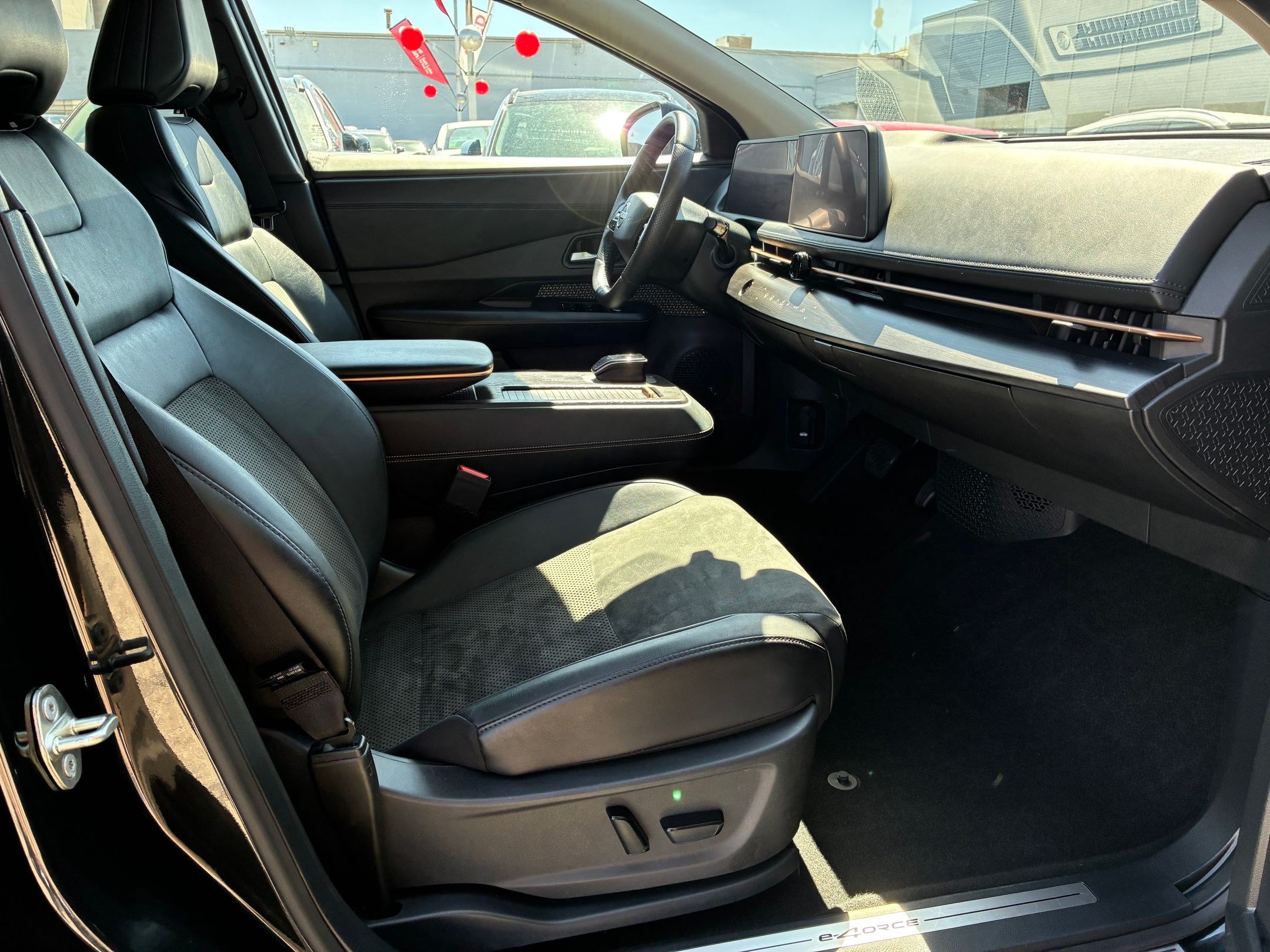 Used 2025 Nissan Ariya AWD image 30