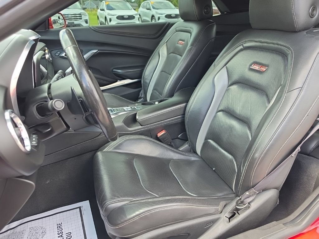 Used 2020 Chevrolet Camaro SS RWD image 18