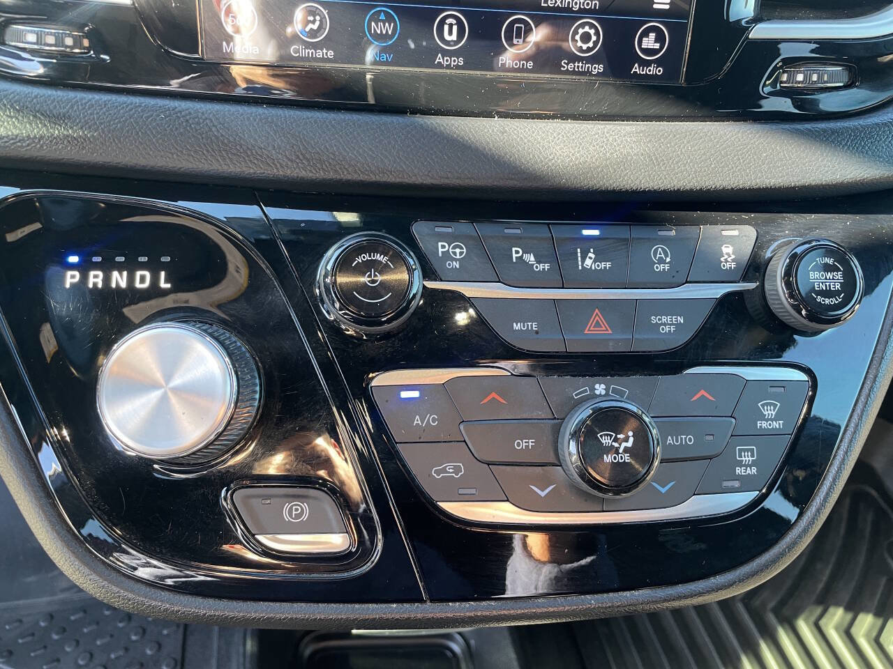 Used 2020 Chrysler Pacifica Touring w/ Advanced Safetytec Group image 23