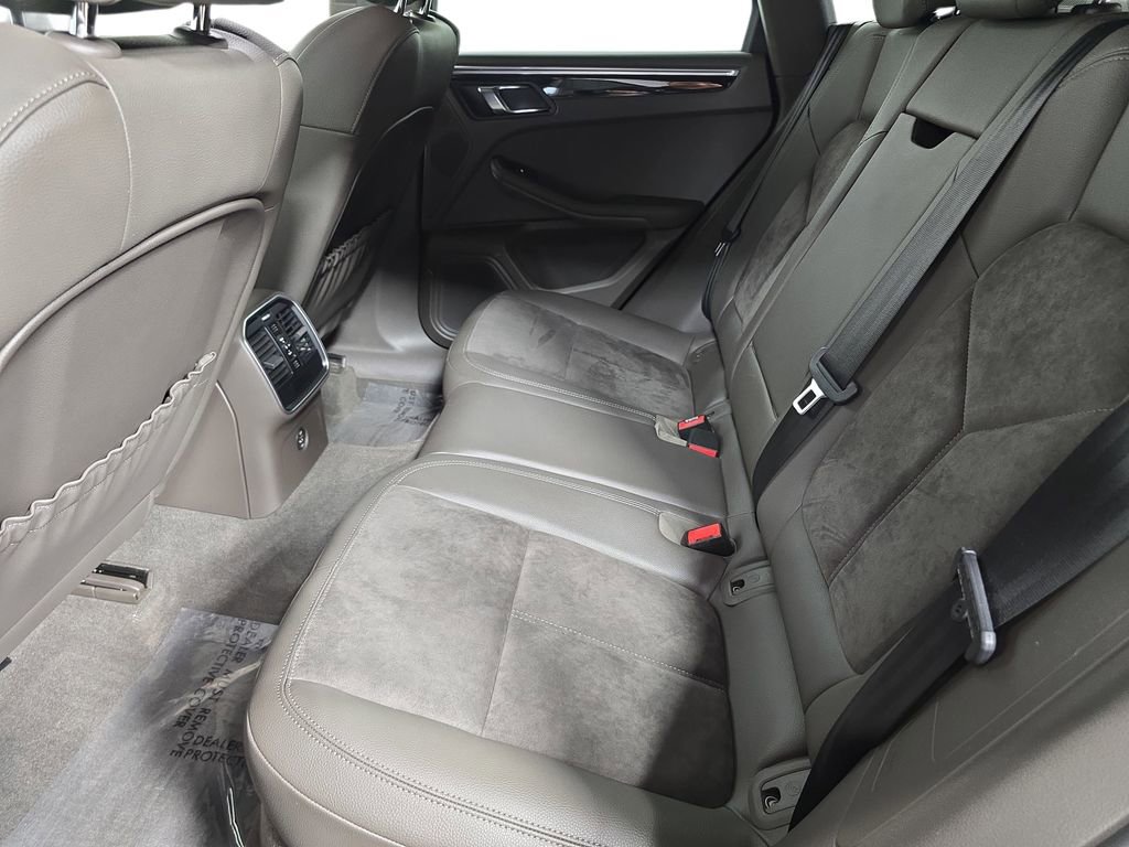 Certified 2019 Porsche Macan image 24