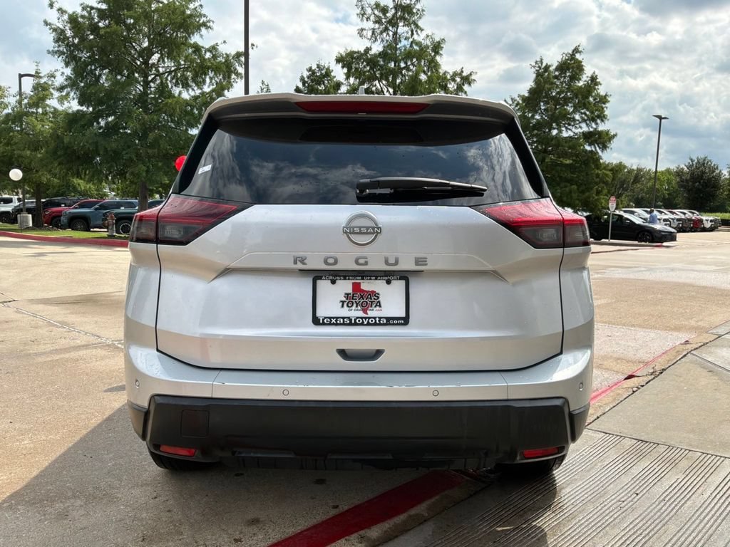Used 2025 Nissan Rogue SV FWD image 6