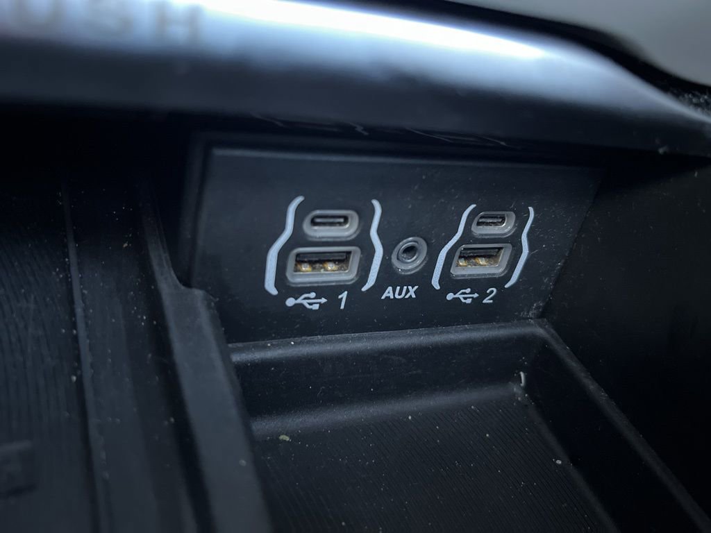 Used 2023 Chrysler Pacifica Limited image 22