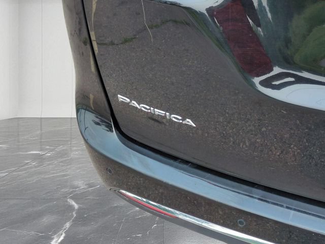 Used 2024 Chrysler Pacifica Touring-L FWD image 31