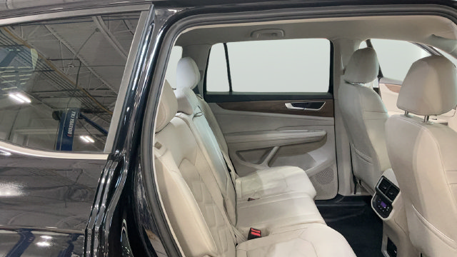Certified 2025 Volkswagen Atlas SE AWD/4WD image 16
