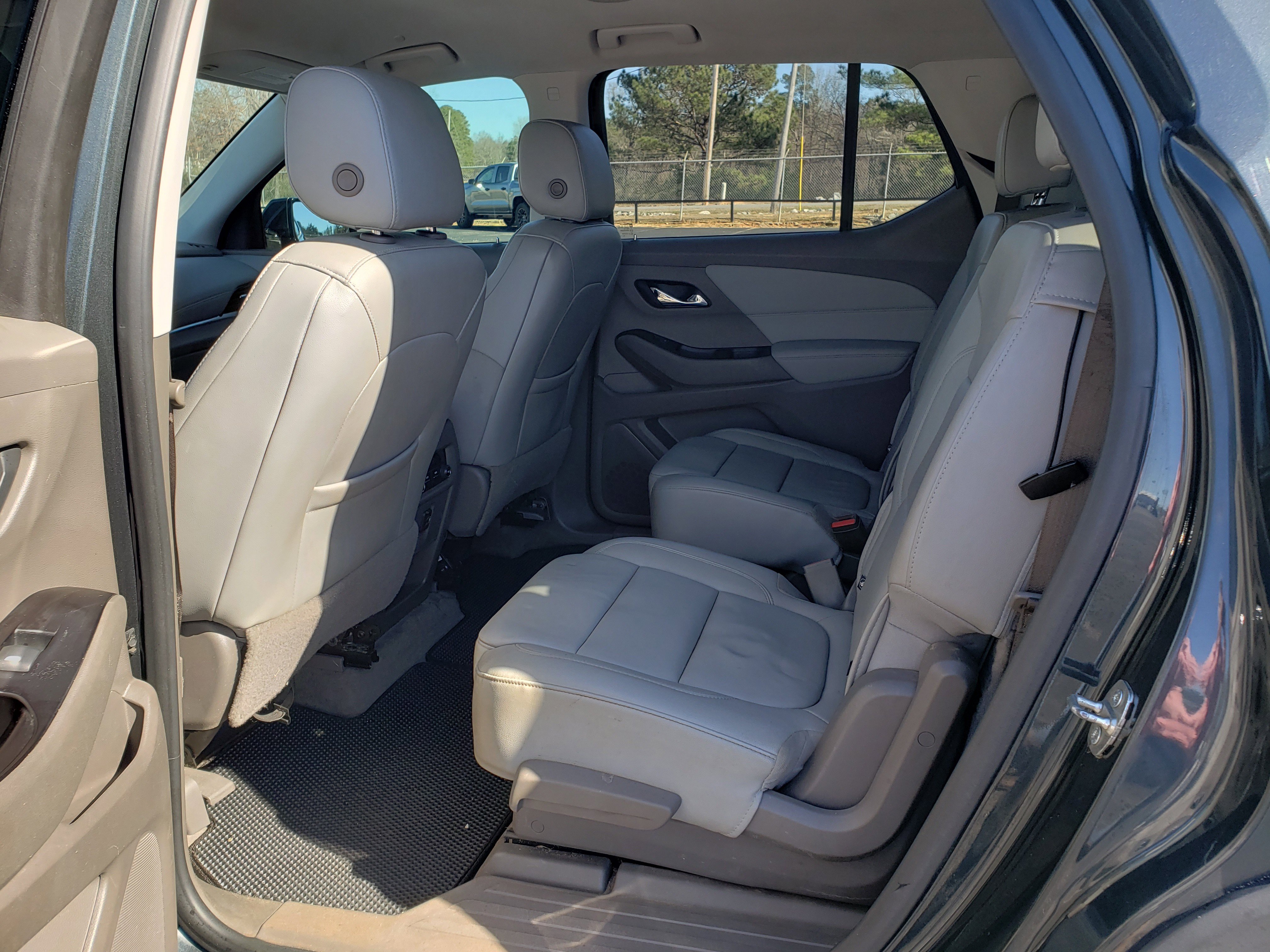 Used 2019 Chevrolet Traverse LT image 28