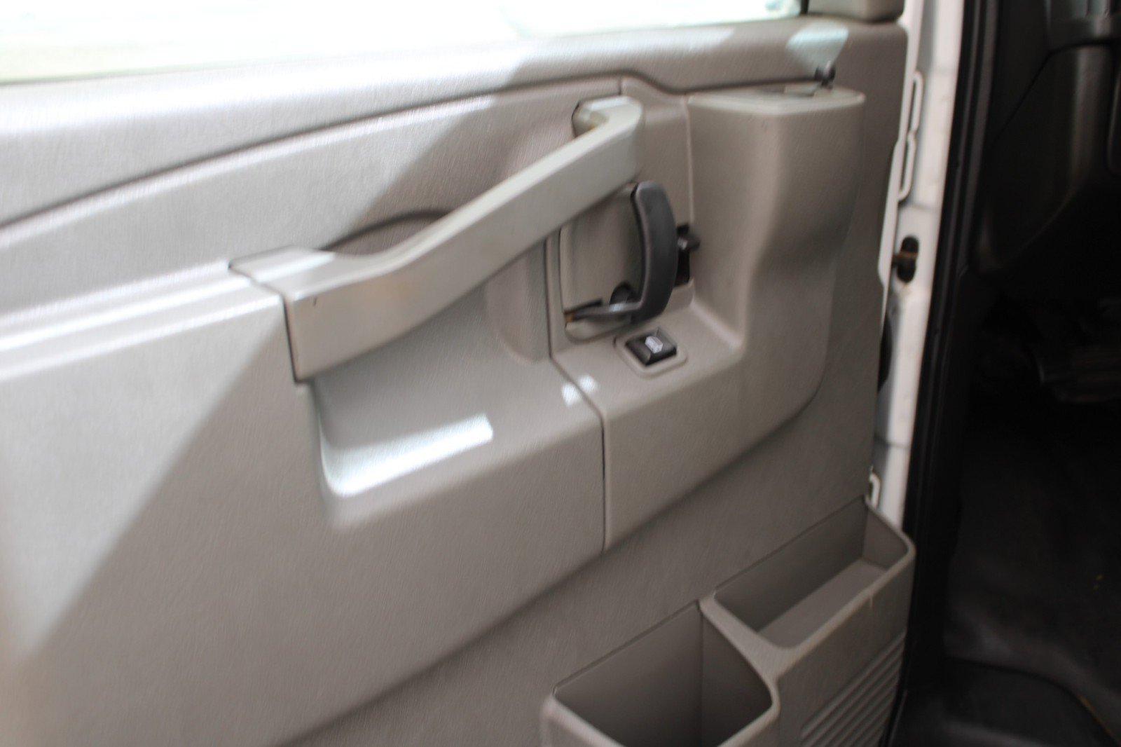 Used 2020 Chevrolet Express 2500 w/ Driver Convenience Package image 12