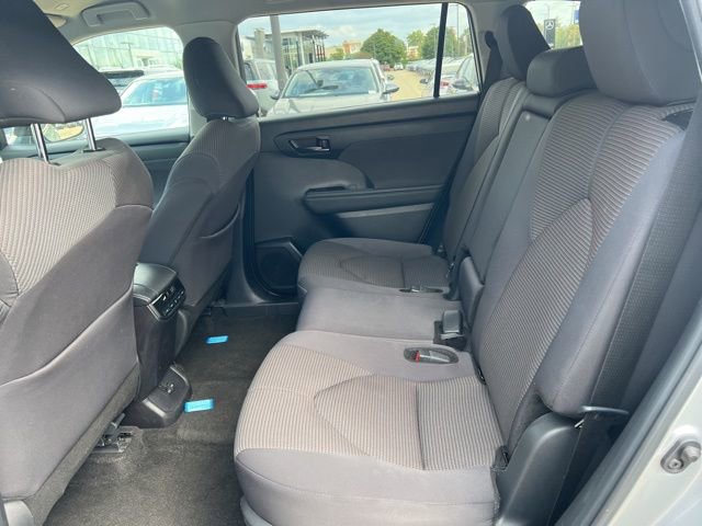 Used 2024 Toyota Highlander LE image 8