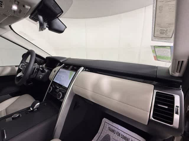 New 2026 Land Rover Discovery S AWD/4WD image 32