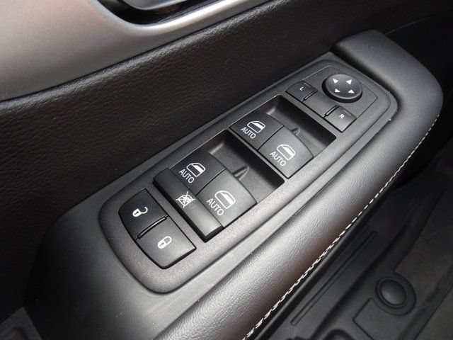 Used 2024 Chrysler Pacifica Limited w/ Uconnect Theater Family Group FWD image 26