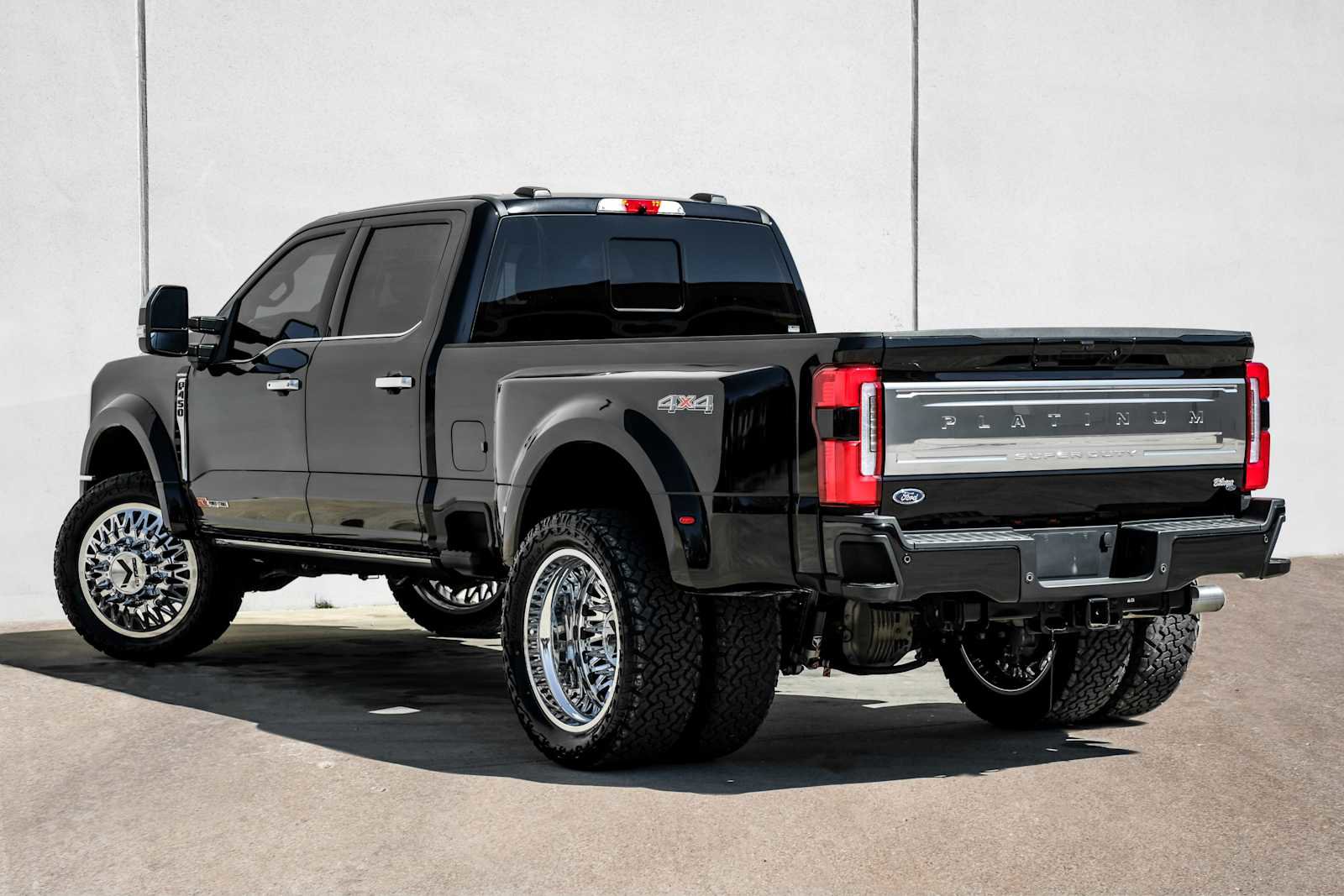 Used 2025 Ford F450 Platinum w/ Platinum Plus Package image 11