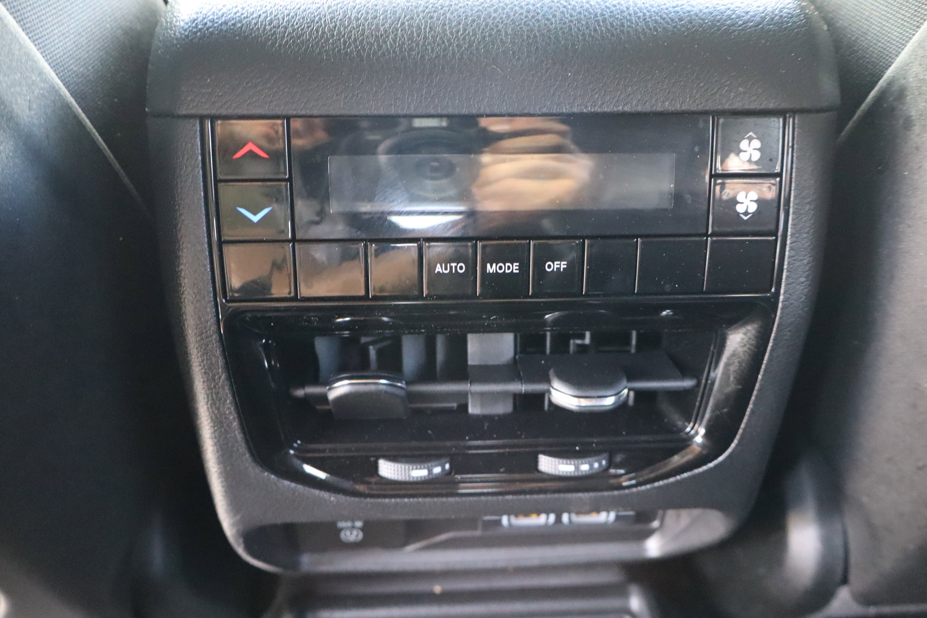 Used 2024 Jeep Grand Cherokee L Altitude image 33