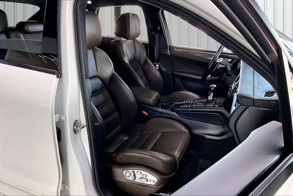 Used 2015 Porsche Macan Turbo AWD/4WD image 29
