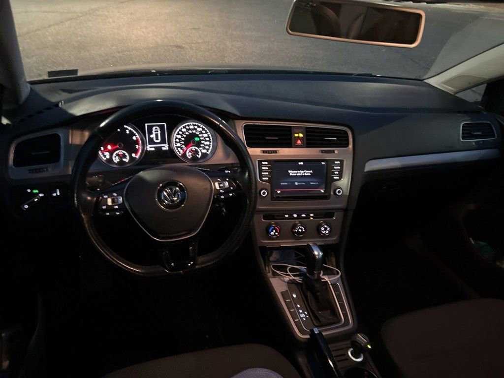 Used 2016 Volkswagen Golf S image 10