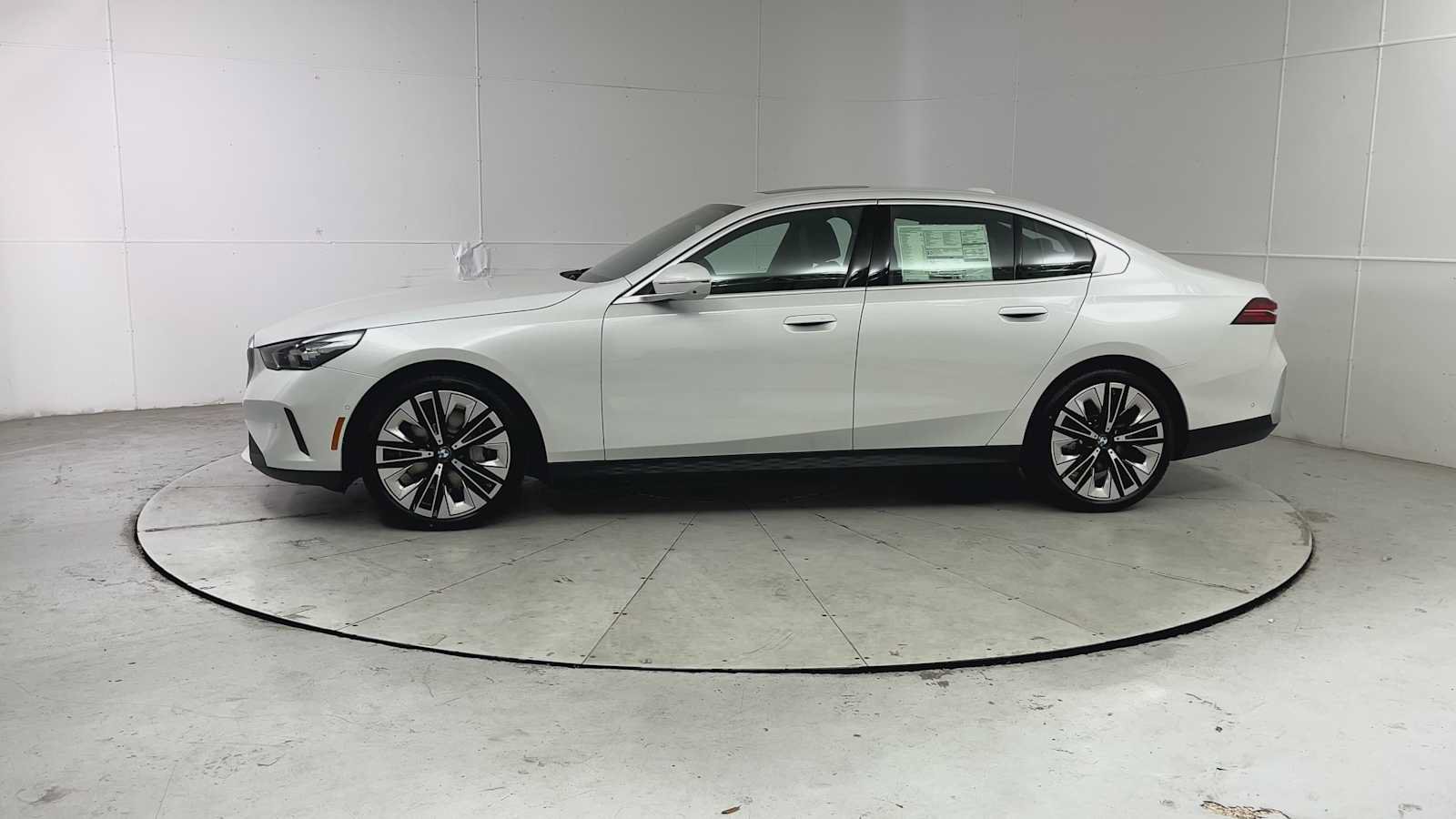 New 2027 BMW i5 xDrive40 AWD/4WD image 5