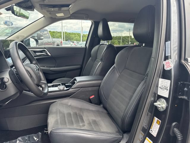 Used 2025 Mitsubishi Outlander AWD image 11