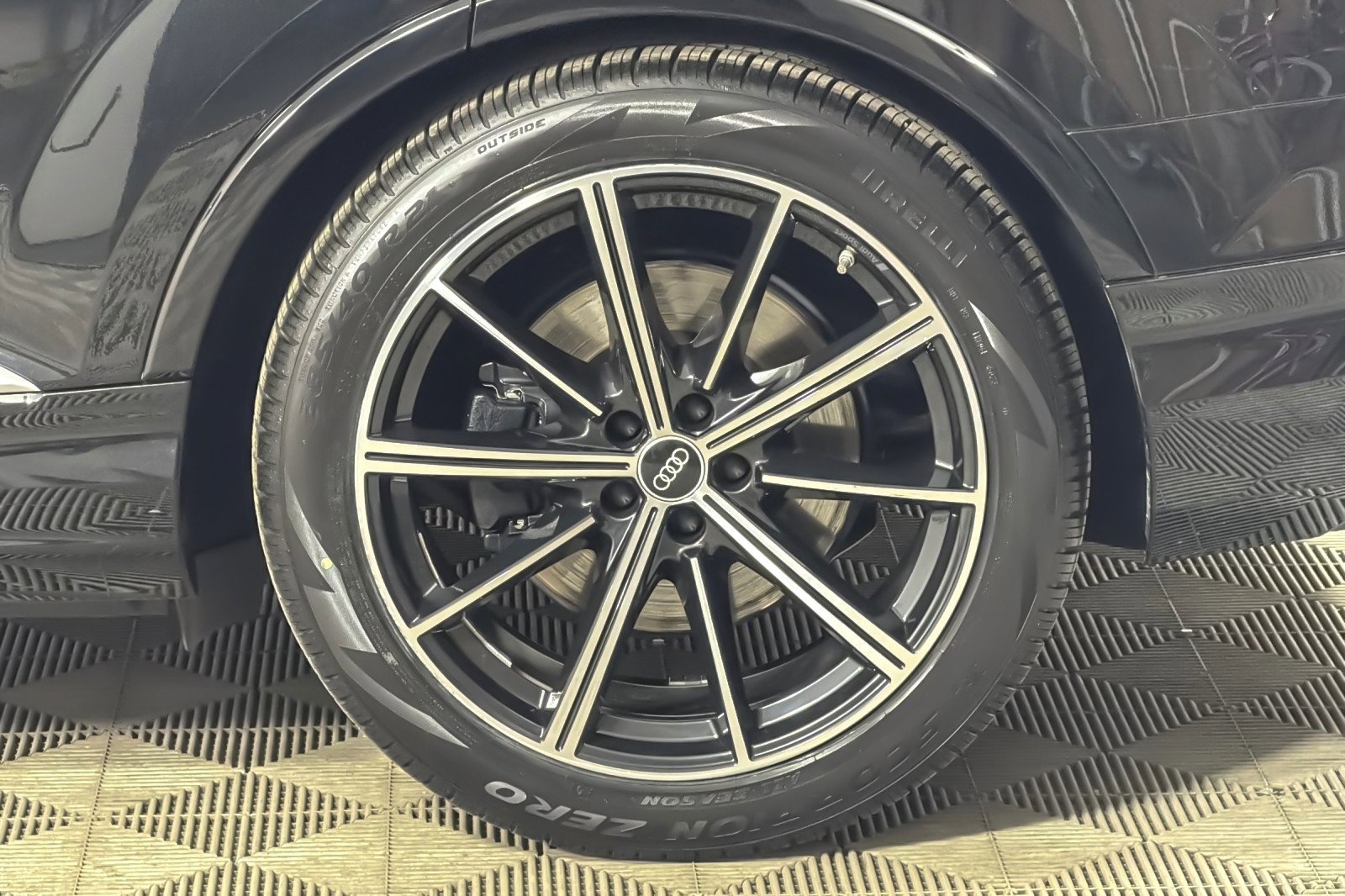 Used 2022 Audi SQ7 Premium Plus w/ SQ7 Executive Package image 26