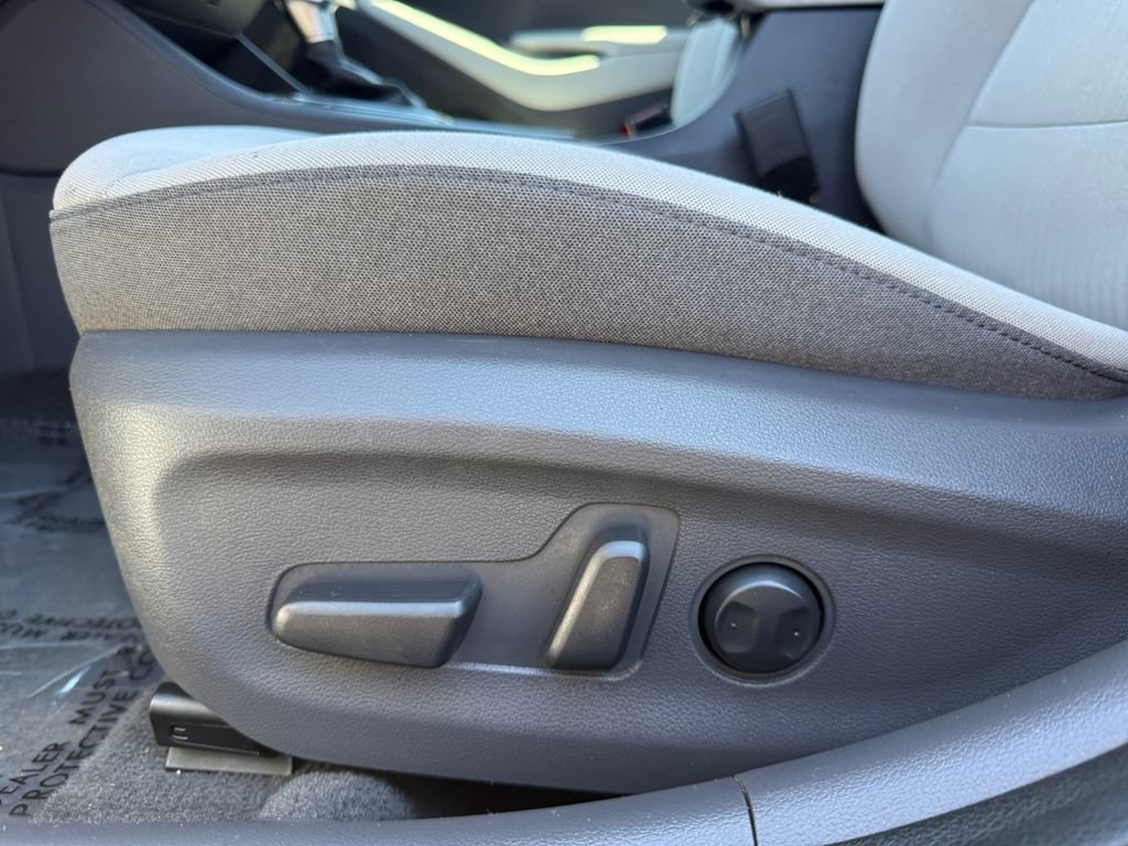 Used 2022 Hyundai Ioniq SE FWD image 10