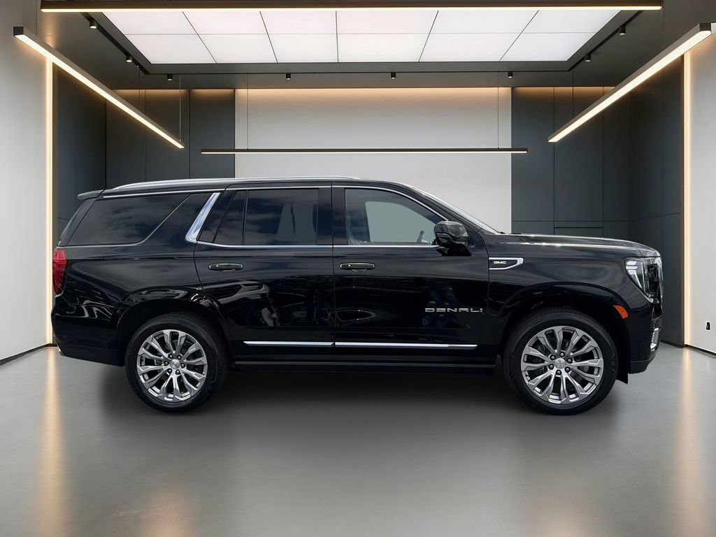 Used 2024 GMC Yukon Denali w/ Advanced Technology Package AWD/4WD image 8