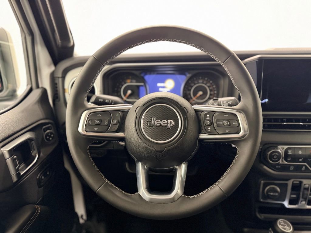 Used 2025 Jeep Wrangler Sahara AWD/4WD image 13