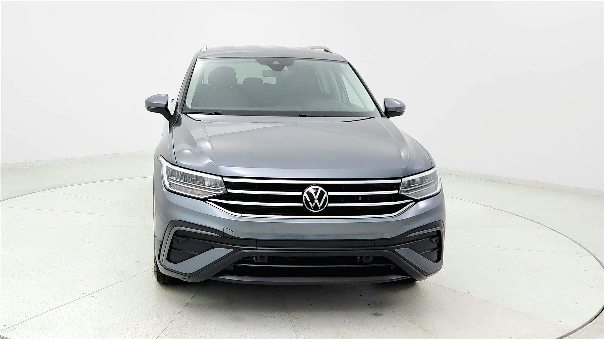 Used 2024 Volkswagen Tiguan SE image 8