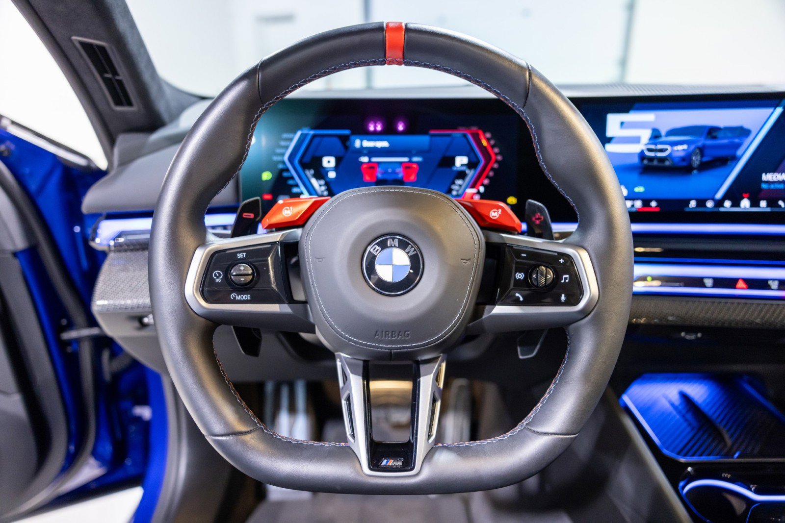 Used 2025 BMW M5 w/ Executive Package image 41