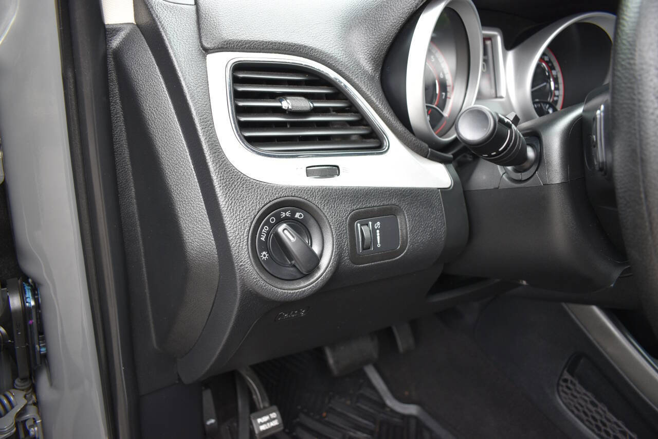 Used 2020 Dodge Journey SE FWD image 19