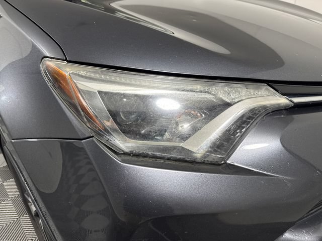 Used 2018 Toyota RAV4 XLE AWD/4WD image 12