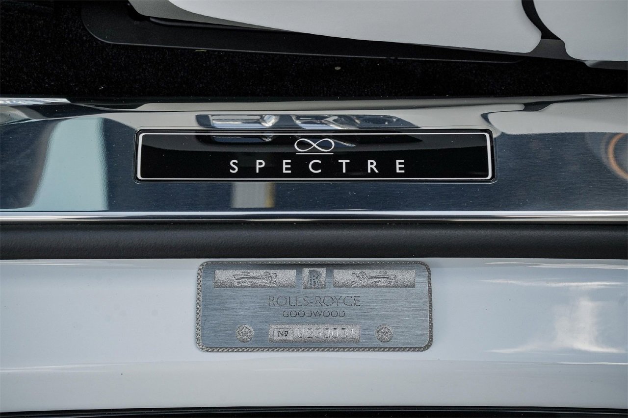 New 2025 Rolls-Royce Spectre Black Badge image 38