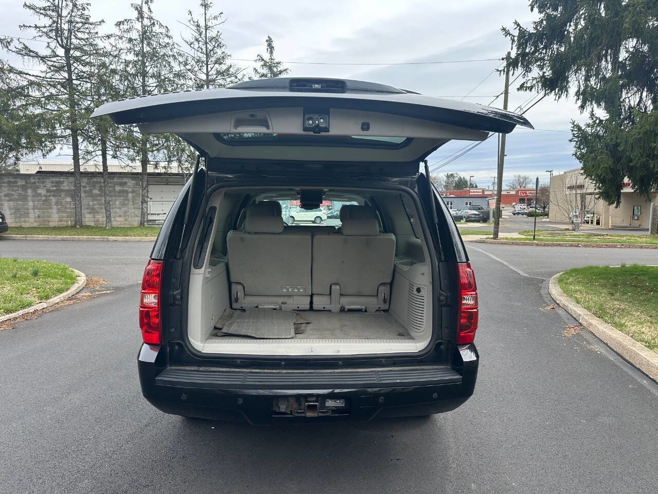 Used 2013 Chevrolet Suburban LT image 6