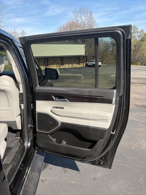 Used 2023 Jeep Wagoneer L 4WD image 23