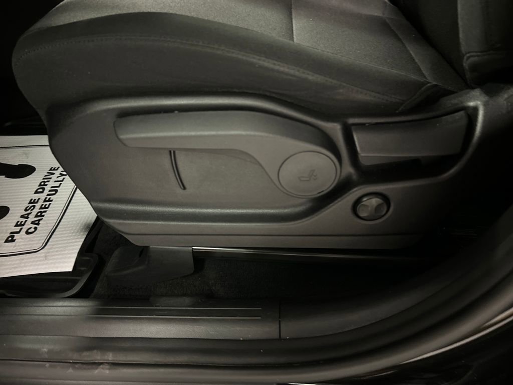 Used 2025 Hyundai Santa Fe SE image 11