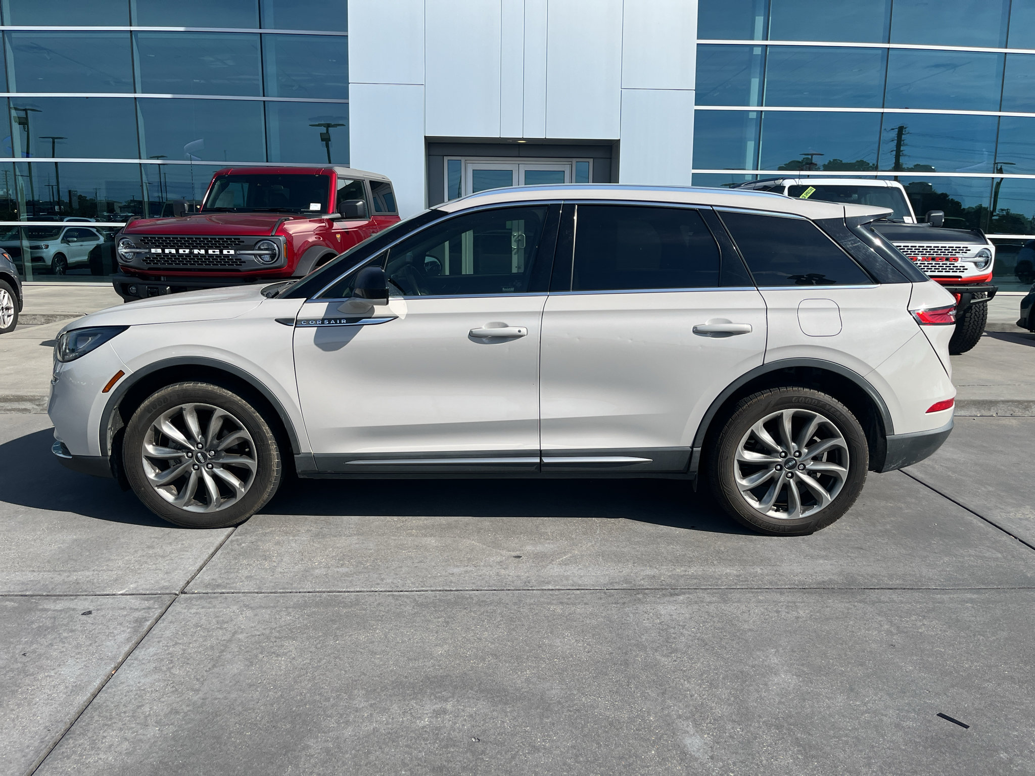 Used 2020 Lincoln Corsair FWD w/ Premium Package image 2