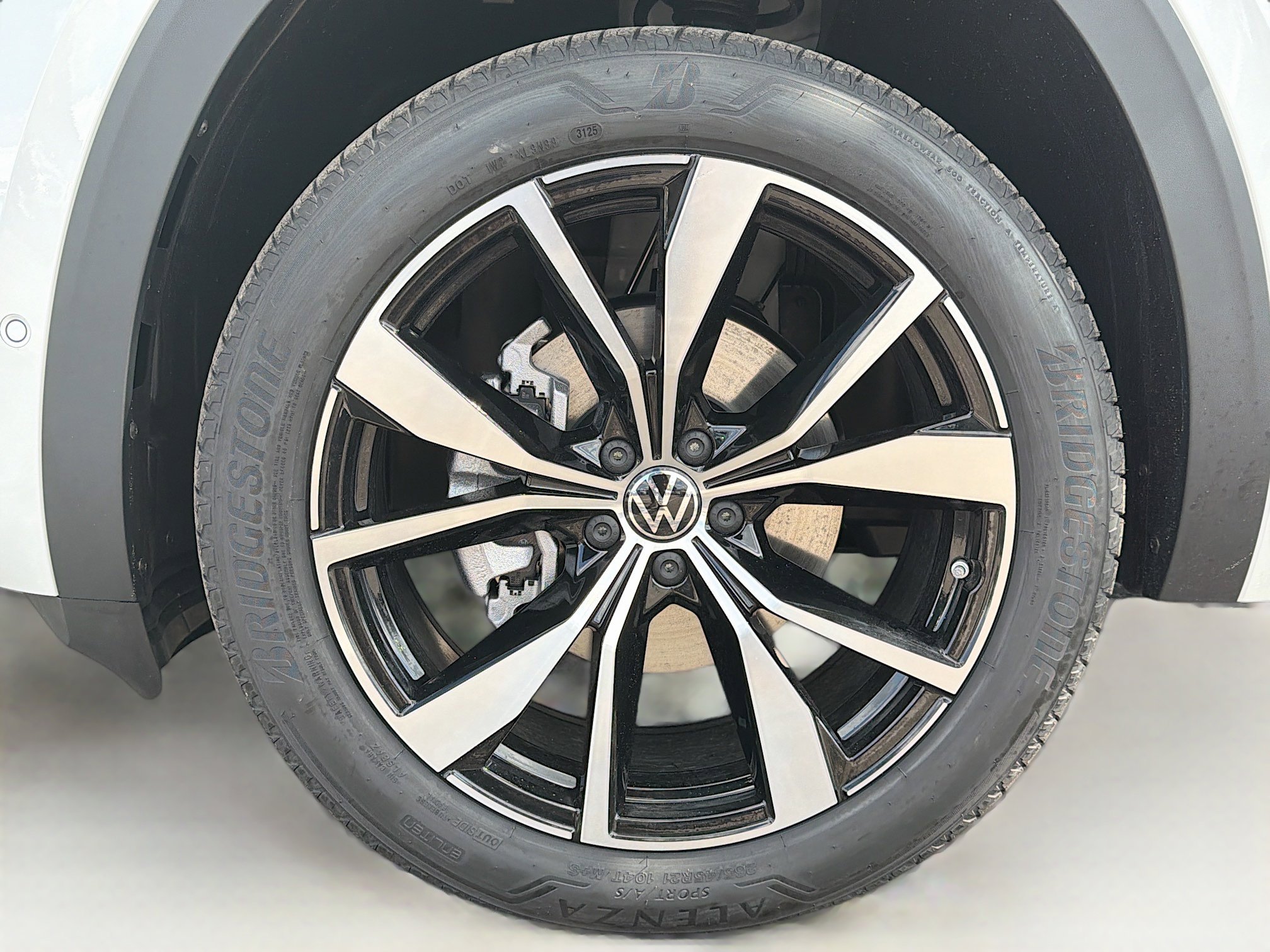 New 2026 Volkswagen Atlas Cross Sport SEL Premium R-Line image 43