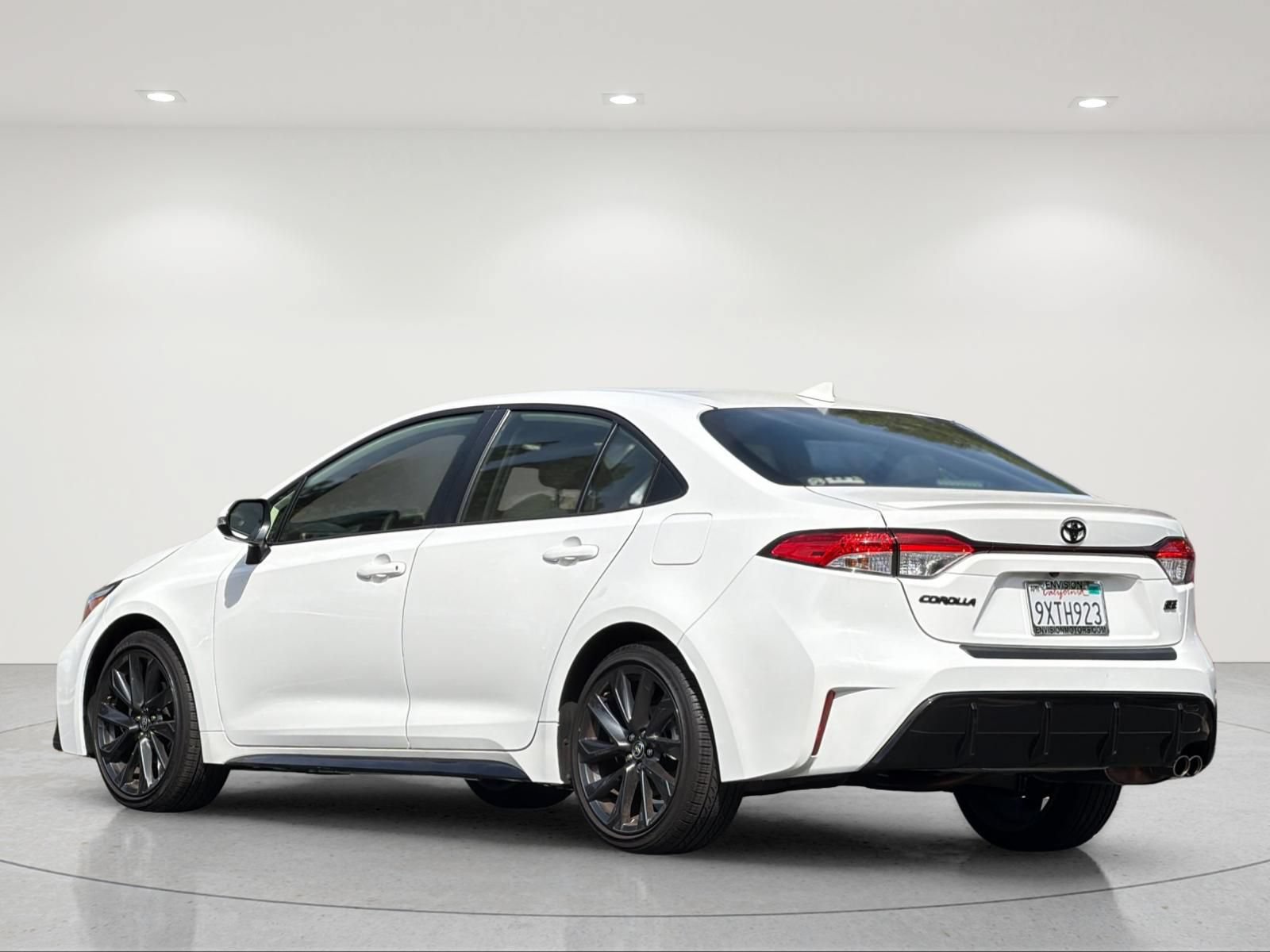 Used 2026 Toyota Corolla SE FWD image 3