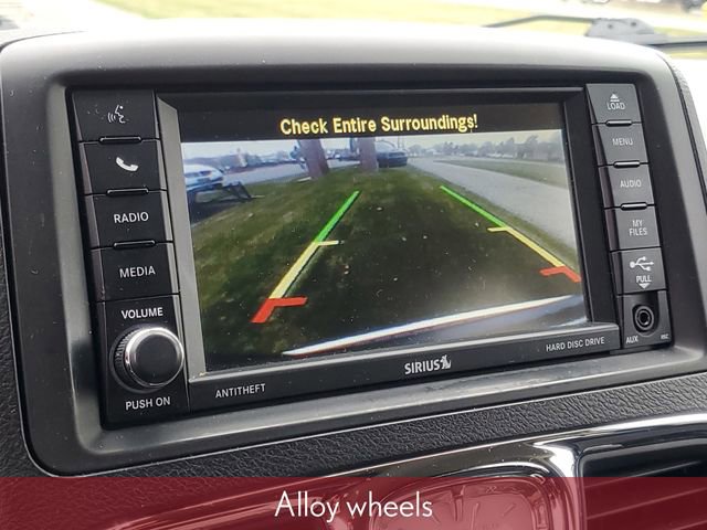 Used 2014 Chrysler Town & Country Touring-L image 26