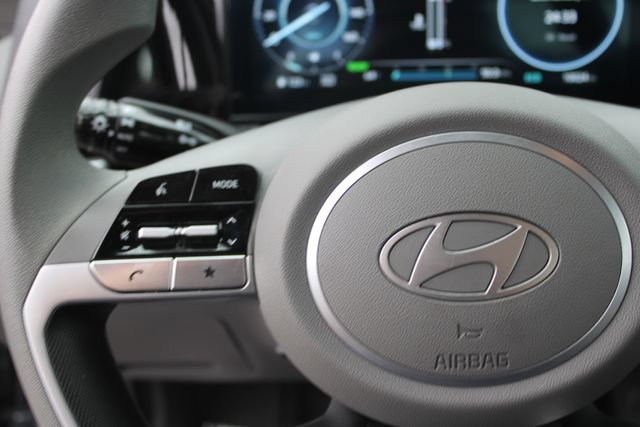 Used 2024 Hyundai Elantra Blue FWD image 18