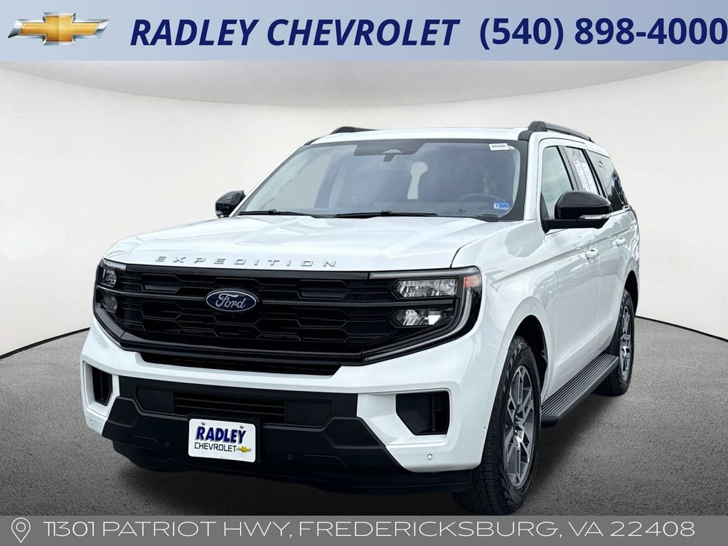 Used 2025 Ford Expedition Active AWD/4WD image 1